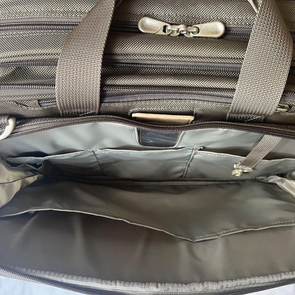 Briggs & Riley Baseline Expandable Cabin Bag - Picture 4 of 10